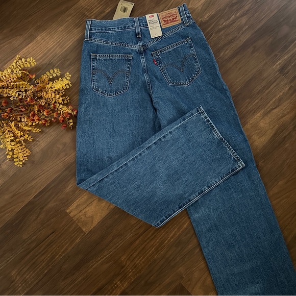 NWT High Waisted Straight Levi’s Jeans - Picture 3 of 7